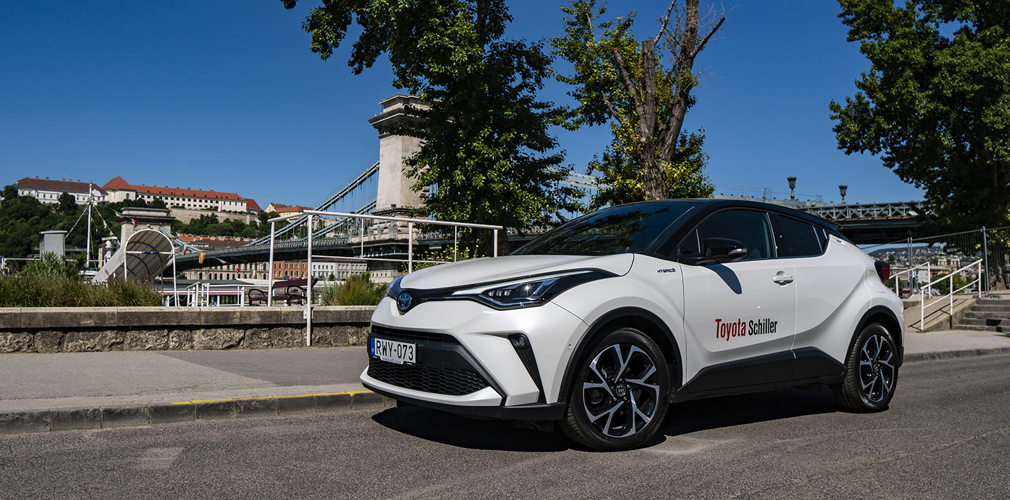 toyota-c-hr-suv Toyota C-HR a Schiller Autó Család városi terepjárók közül.