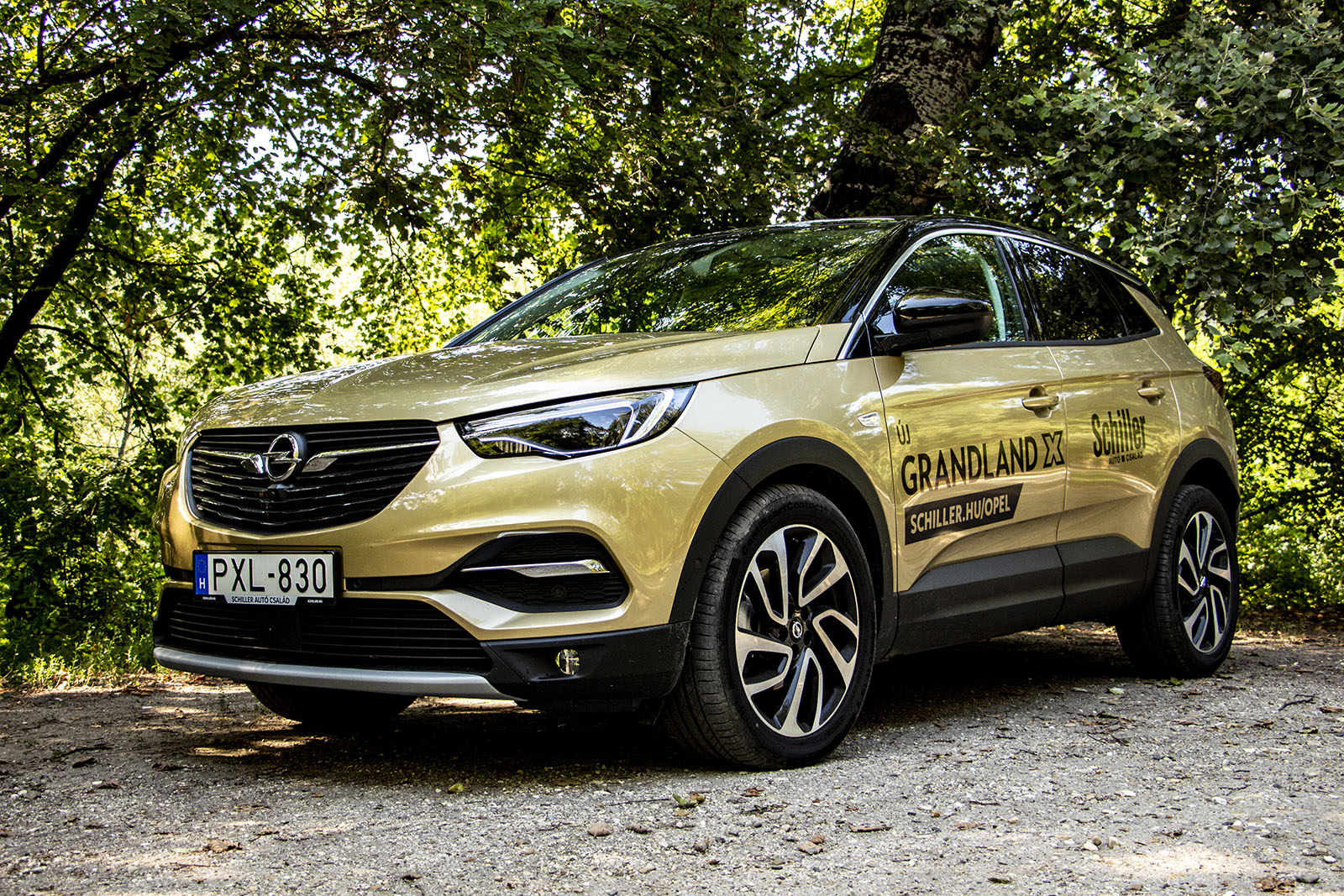 opel-grandland-crossover Opel Grandland X crossover autó a Schiller Autó Családtól.