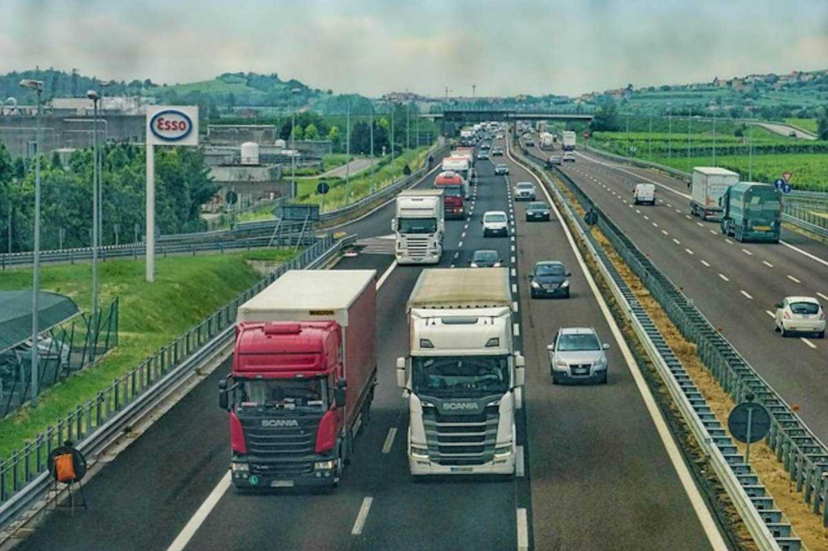 Autópálya - mit válasszak: autópálya vagy főút? Autópálya vagy főút - autópályán is lehetnek komoly dugók