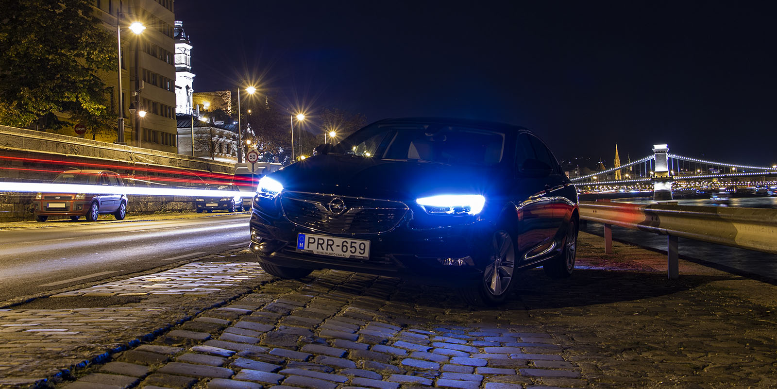 Opel Insignia: a lámpák (is) alakítják a karakterét
