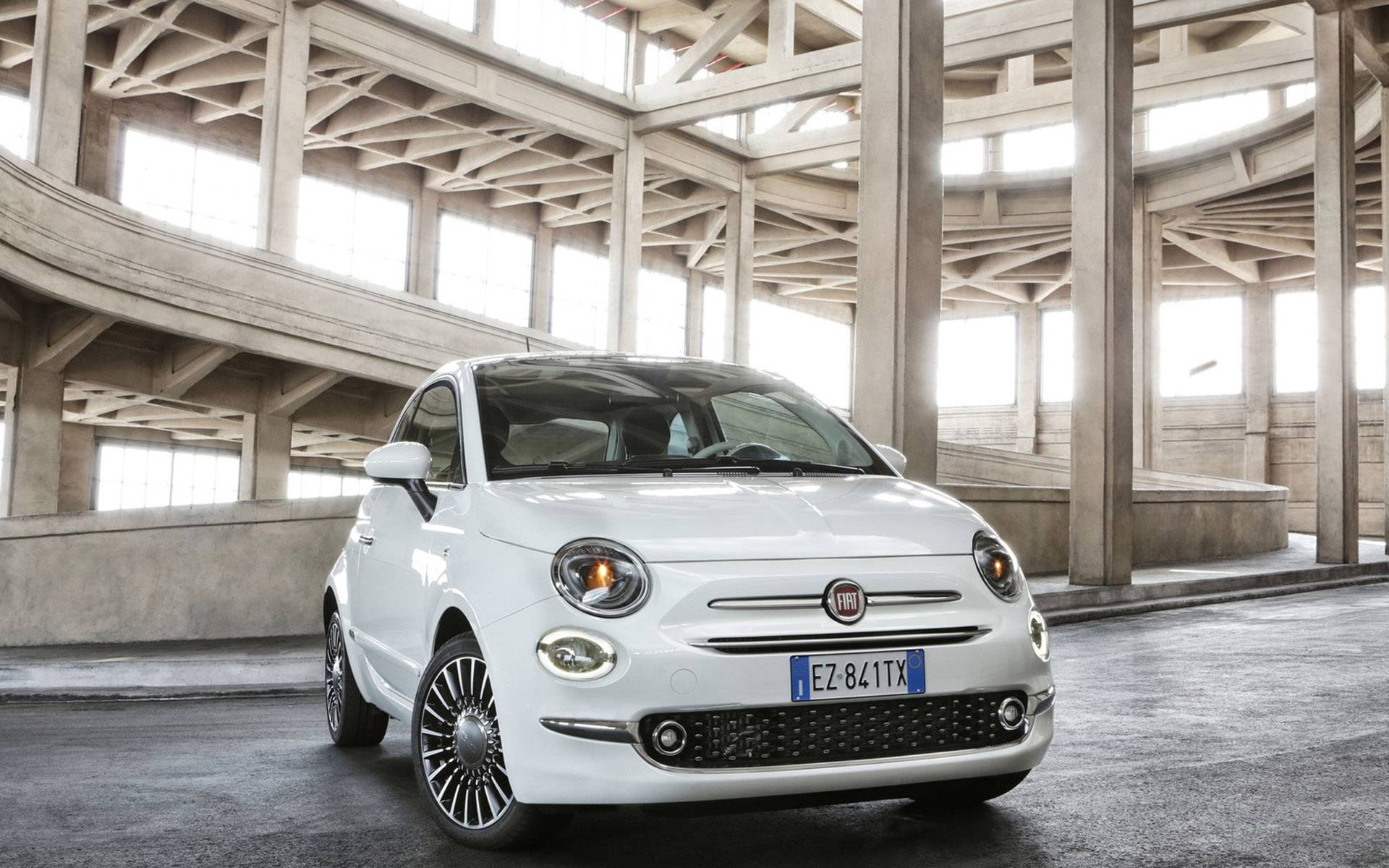 A Fiat 500 egy új köntösbe bújtatott retróautó.