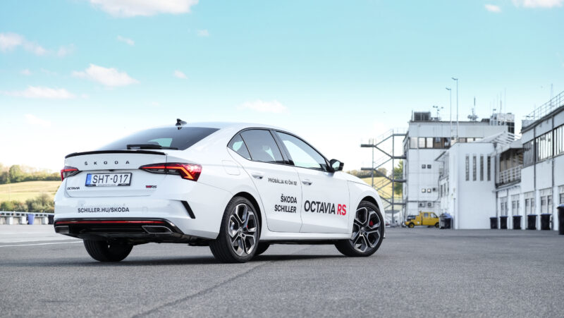Figyelmet kér magának. Fotó: Autonavigátor