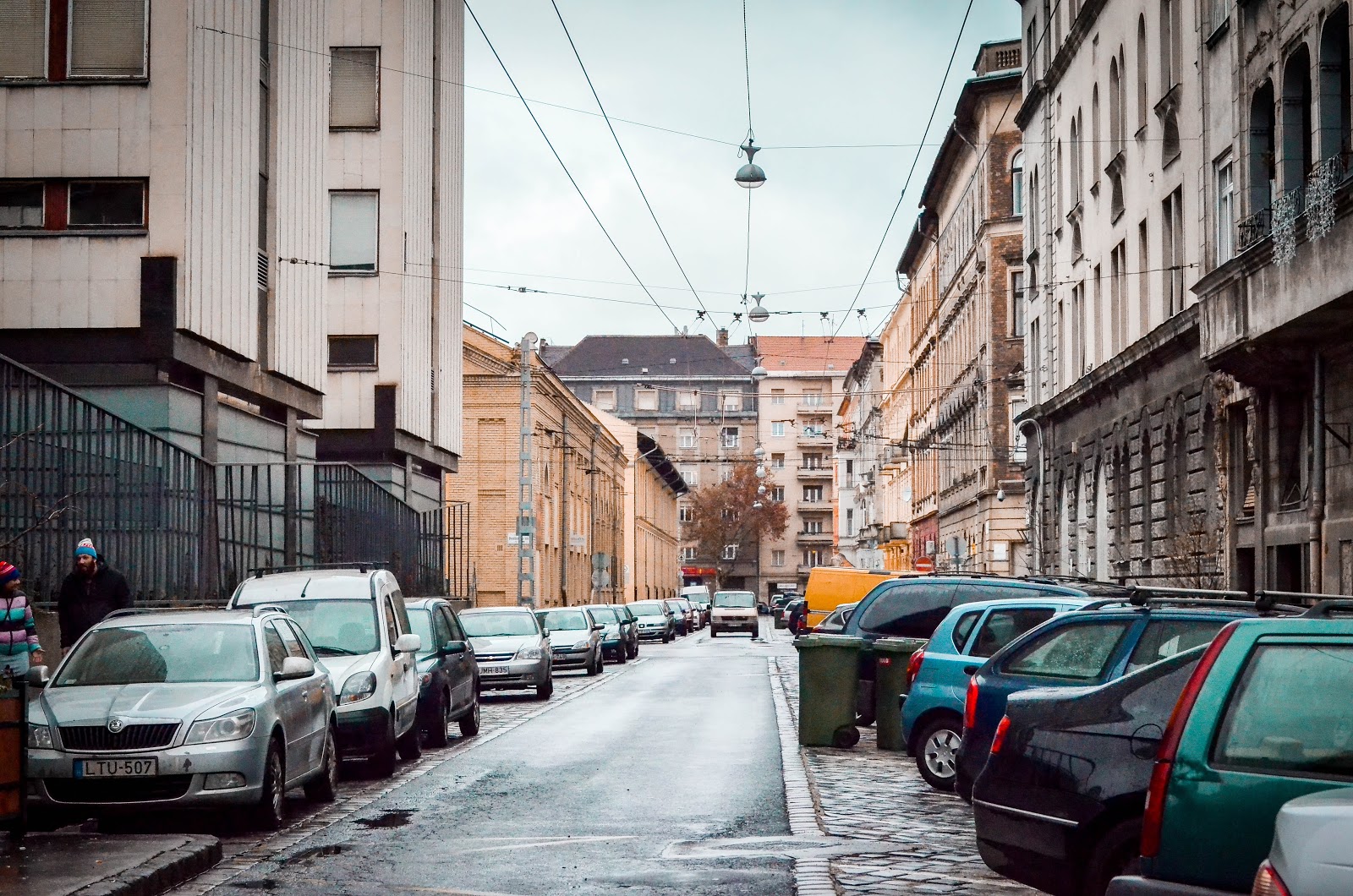 A különböző parkolási zónákban Budapesten más-más tarifák érvényesek.