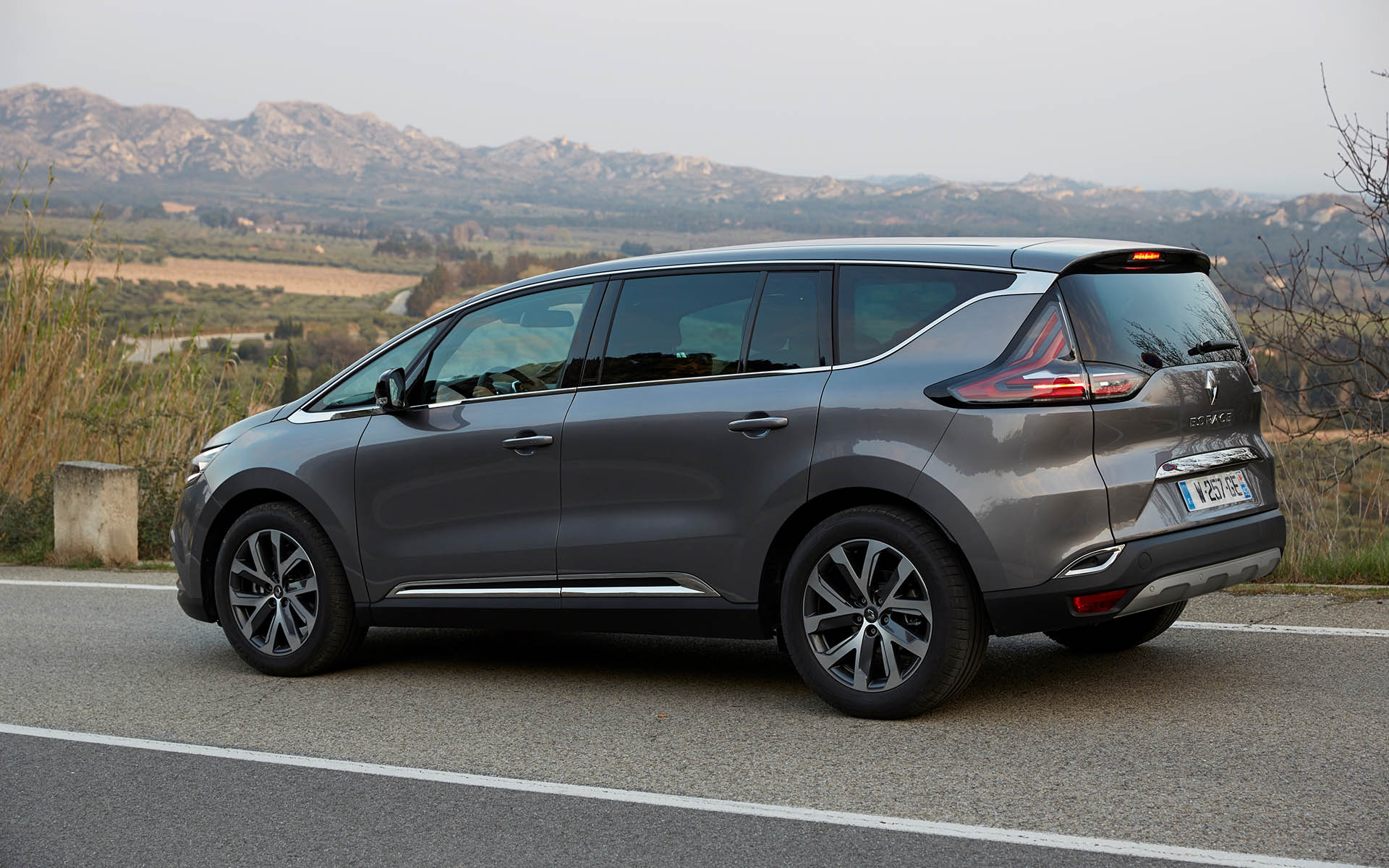A Renault Espace az egyik legelegánsabb 7 személyes autó a kínálatban. Igazi prémium szintet nyújt.