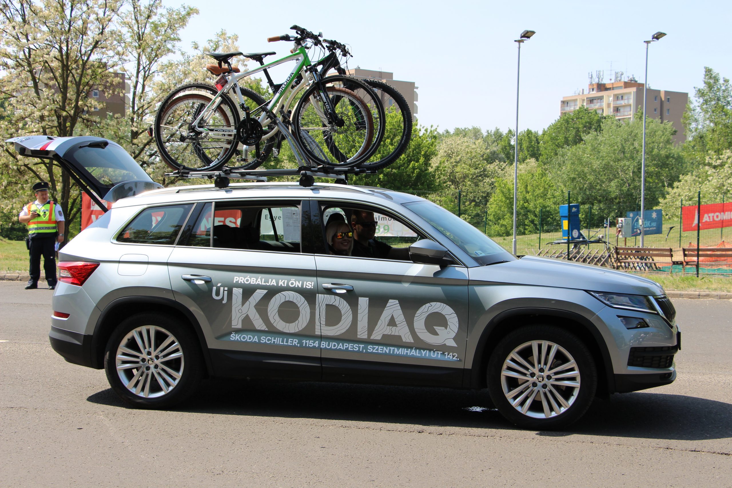 A Skoda Kodiaq 7 személyes autóként kicsit szűkös, de mindenképp vonzó megjelenésű.