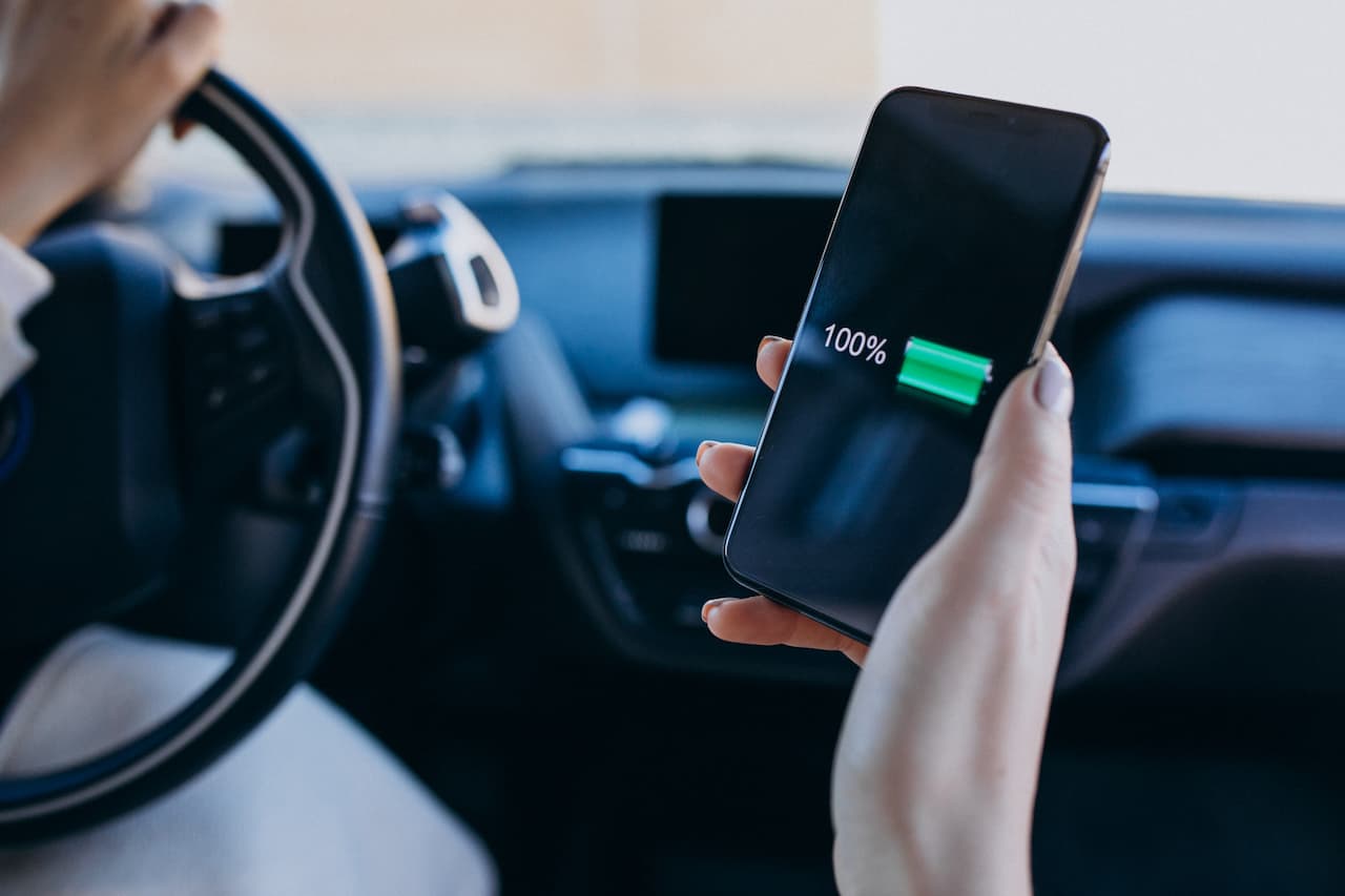 Az elektromos autók lényegesen tartósabb lítium-ion akkumulátorral rendelkeznek, mint az okostelefonok.