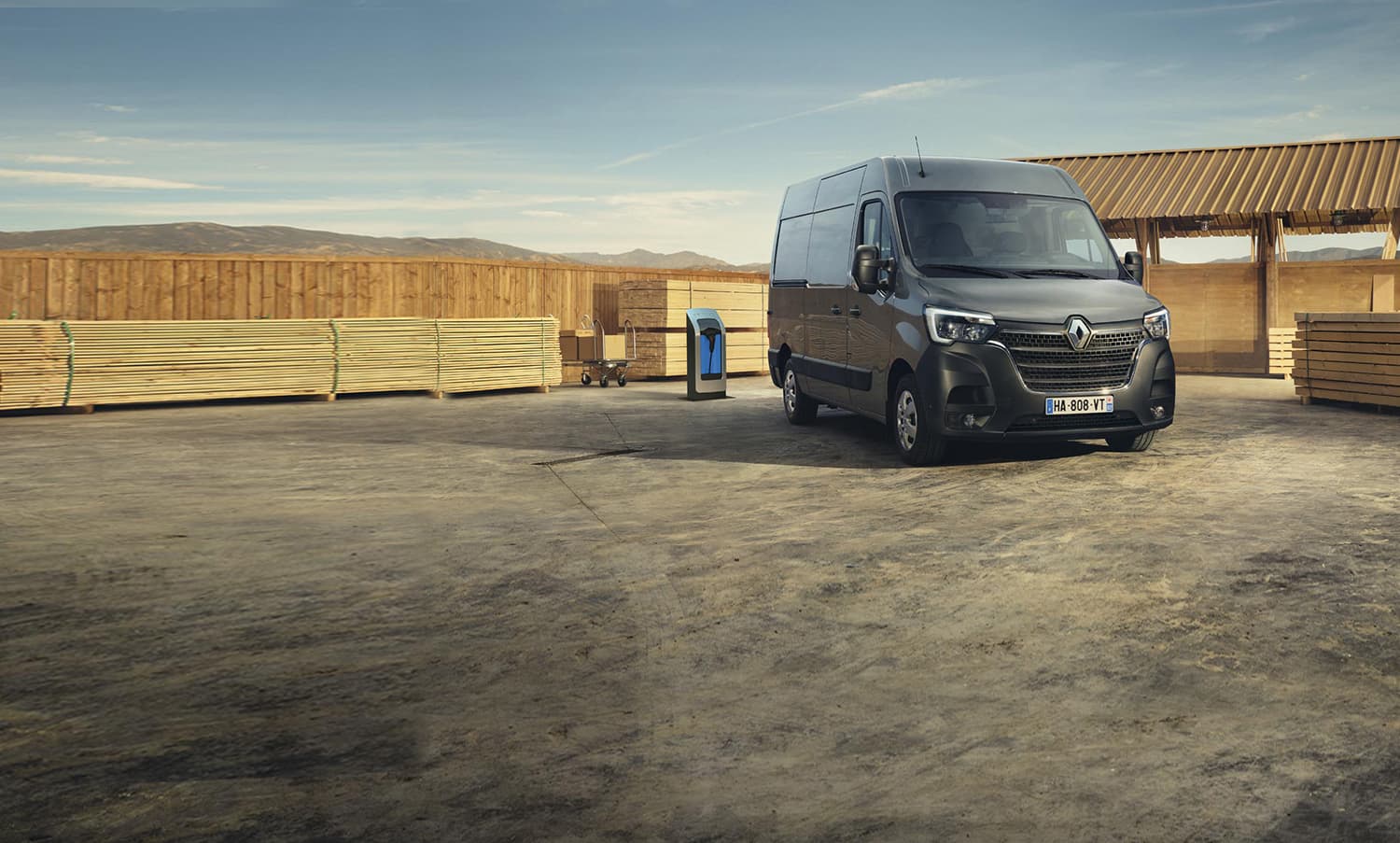 A MASTER E-TECH ELECTRIC 2022-ben 52 kWh-s akkumulátort kapott.