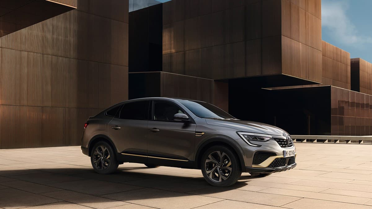 A Renault Arcana e-TECH rendkívül elegáns külsővel rendelkezik.