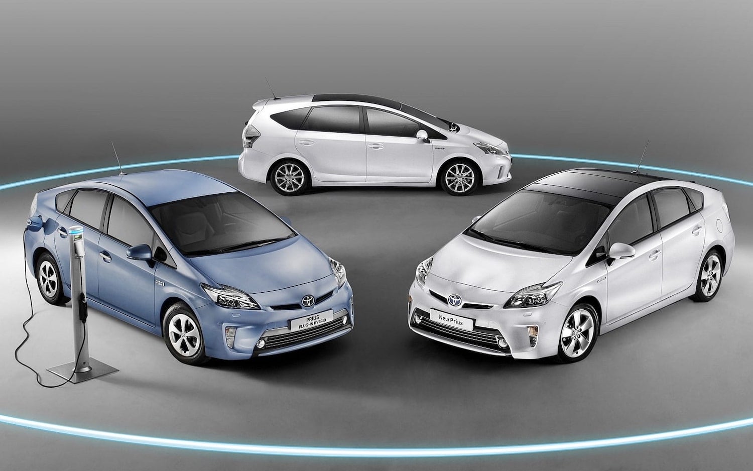 A Toyota Prius Plug-in elekromos hatótávja 25 km.