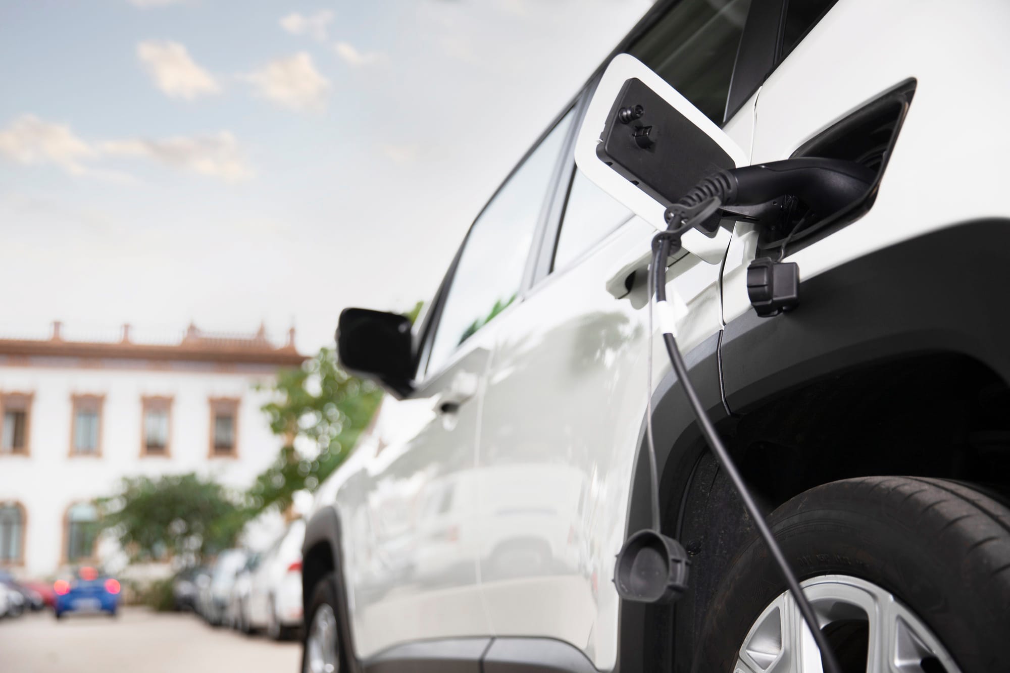 A használt elektromos autó vásárlás sok utánajárást igényel.