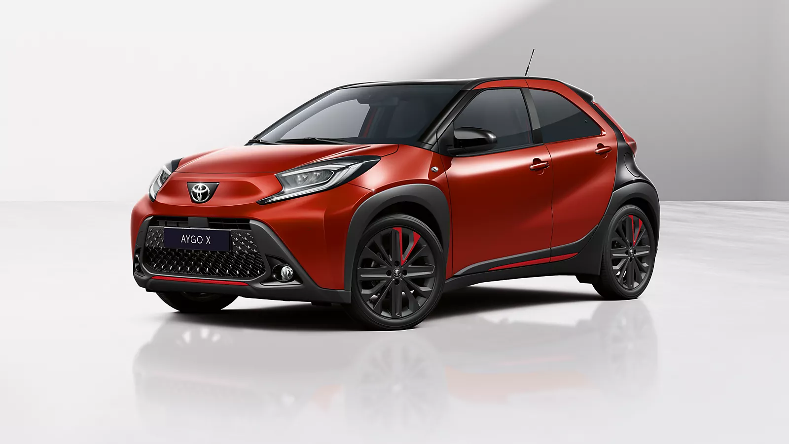 A Toyota Aygo X egy vagány crossover.