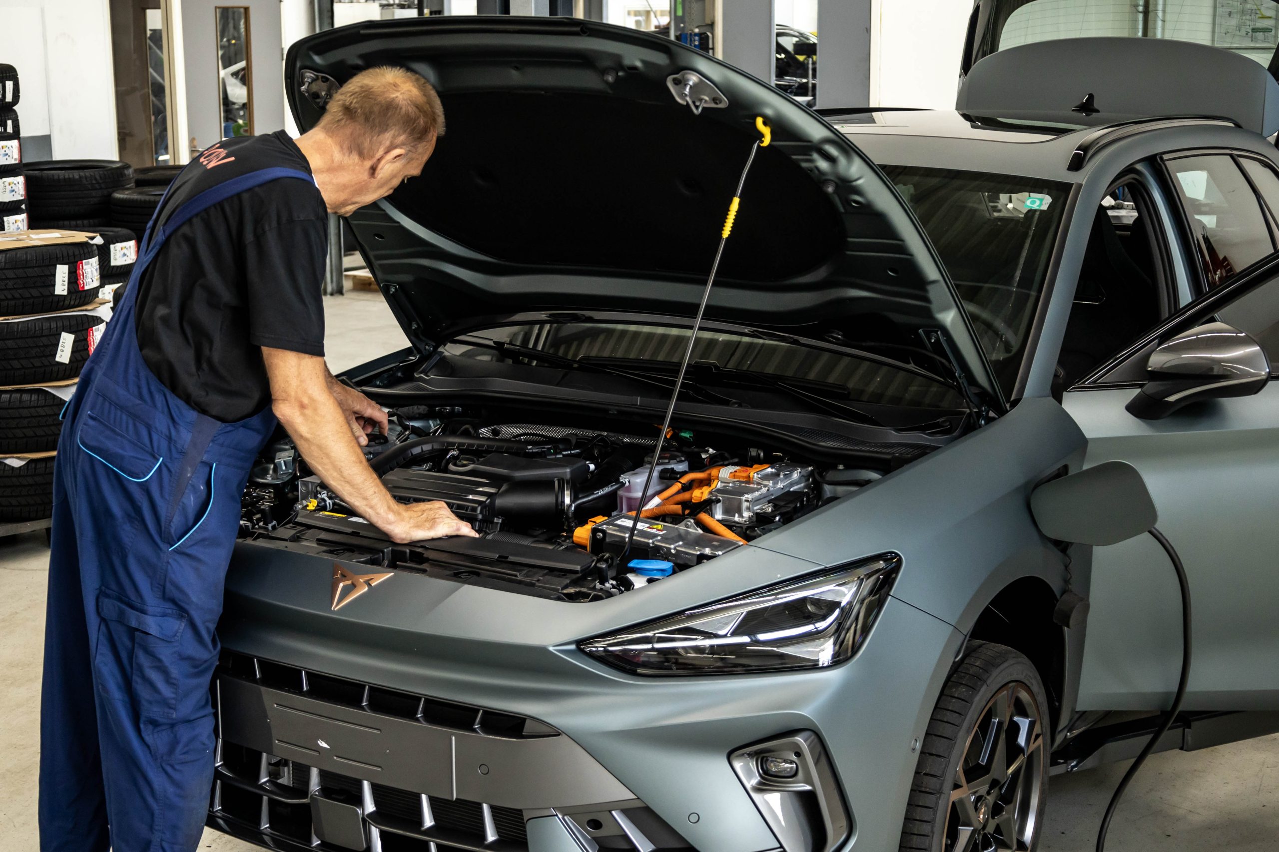https://old.schiller.hu/wp-content/uploads/2025/06/cupra-reparatie-onderdelen-2-scaled.jpg